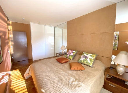 Apartment mit 3 Schlafzimmern in Budva mit Meerblick, Hotelresidenzen zum Verkauf in Region Budva, Hotelzimmer zum Verkauf in Europa