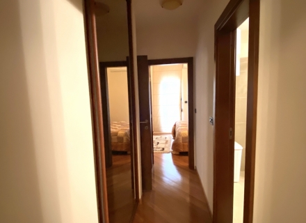 Apartment mit 3 Schlafzimmern in Budva in der Nähe des Meeres, Wohnungen in Montenegro kaufen, Wohnungen zur Miete in Becici kaufen