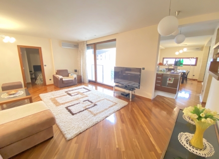 Apartment mit 3 Schlafzimmern in Budva in der Nähe des Meeres, Verkauf Wohnung in Becici, Haus in Montenegro kaufen