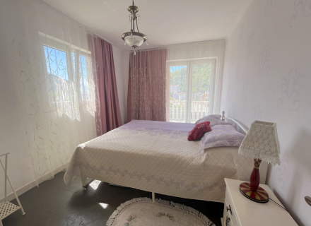 Dreistöckige Villa in Budva mit Meerblick, Villa in Region Budva kaufen, Villa in der Nähe des Meeres Becici