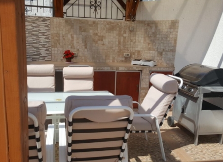 Ortak Havuzlu site içinde Villa Denize 30 metre Uteha'da Bar, Karadağ da satılık havuzlu villa, Karadağ da satılık deniz manzaralı villa, Bar satılık müstakil ev