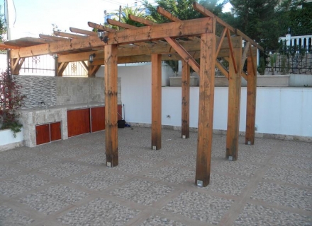 Ortak Havuzlu site içinde Villa Denize 30 metre Uteha'da Bar, Karadağ satılık ev, Karadağ satılık müstakil ev, Karadağ Ev Fiyatları