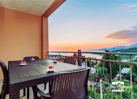 Zu verkaufen arbeiten Mini-Hotel zu verkaufen in Bar Riviera, Utjeha, Montenegro Das Mini-Hotel besteht aus acht Apartments: Zwei Apartments mit einem Schlafzimmer, jeweils mit einem Schlafzimmer, einem Wohnzimmer mit Küche und einer großen Terrasse mit Blick auf das Meer.
