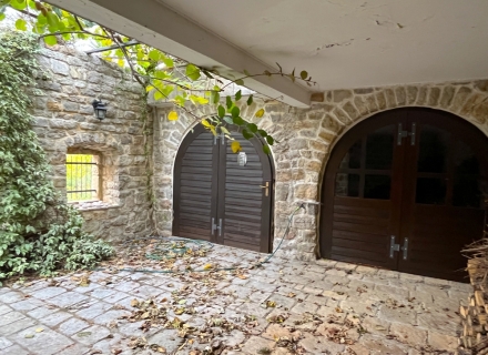 Kamena kuća u Sv.Stefanu, prodaja kuća Crna Gora, kupiti vilu u Region Budva, vila blizu mora Becici