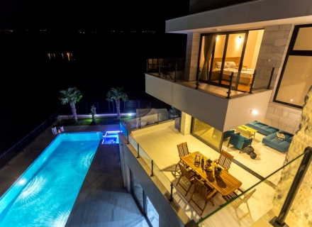 Montenegro Djenovici'de satılık muhteşem villa, Karadağ da satılık havuzlu villa, Karadağ da satılık deniz manzaralı villa, Dobrota satılık müstakil ev