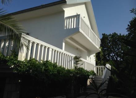 Karsici'de Mükemmel Ev, Front Line., Karadağ Villa Fiyatları Karadağ da satılık ev, Montenegro da satılık ev, Karadağ satılık villa