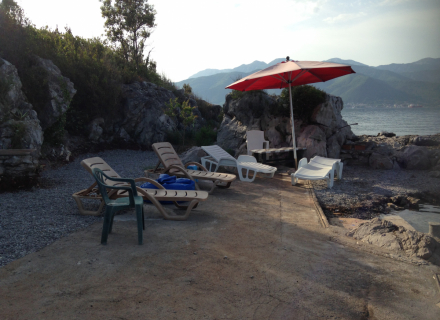 Karsici'de Mükemmel Ev, Front Line., Lustica Peninsula satılık müstakil ev, Lustica Peninsula satılık villa