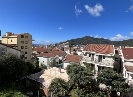 Budva'da deniz manzaralı üç katlı ev, Region Budva satılık müstakil ev, Region Budva satılık müstakil ev