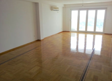 Petrovac'ta Üç Yatak Odalı Daire 3+2, Karadağ da satılık ev, Montenegro da satılık ev, Karadağ da satılık emlak