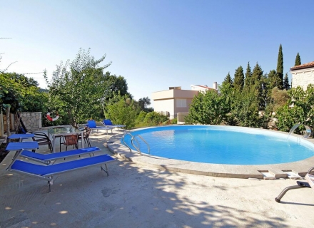 Schöne Villa in Rezevici mit Swimmingpool, Villa in Region Budva kaufen, Villa in der Nähe des Meeres Becici