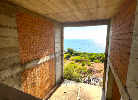 Crvena Glavica'da Panoramik Deniz Manzaralı Güzel Villa, Karadağ satılık ev, Karadağ satılık müstakil ev, Karadağ Ev Fiyatları