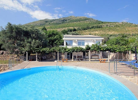 Rezevici'de Yüzme Havuzlu Güzel Villa, Region Budva satılık müstakil ev, Region Budva satılık müstakil ev
