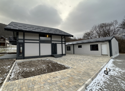 Neue Villa in Kolasin, Villa in Central region kaufen, Villa in der Nähe des Meeres Cetinje