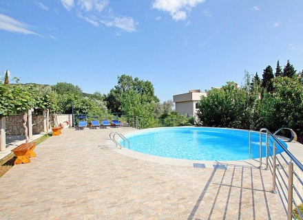 Rezevici'de Yüzme Havuzlu Güzel Villa, Region Budva satılık müstakil ev, Region Budva satılık villa