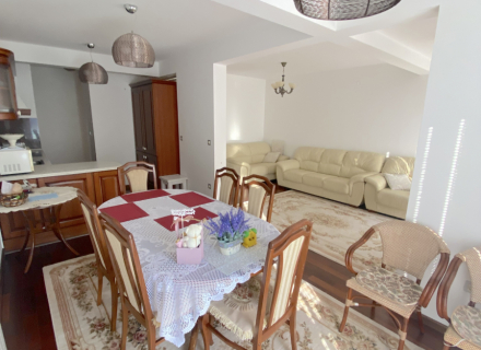 Četvorosoban stan u centru Budve, Nekretnine u Crnoj Gori, prodaja nekretnina u Crnoj Gori, stanovi u Region Budva