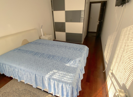 Četvorosoban stan u centru Budve, prodaja stanova u Crnoj Gori, stanovi u Crnoj Gori prodaja, prodaja stana u Region Budva