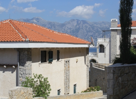 Luxurios Villa am Strand in Kotor Bay, Montenegro Immobilien, Immobilien in Montenegro