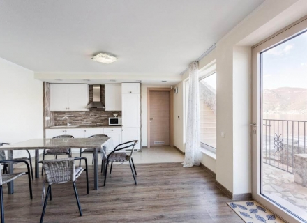 Birinci Deniz Hattı üzerinde modern villa, Krasici, Karadağ da satılık havuzlu villa, Karadağ da satılık deniz manzaralı villa, Krasici satılık müstakil ev