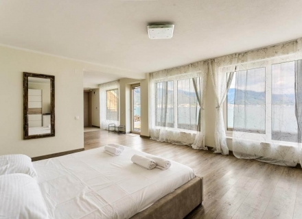 Moderne Villa in der ersten Meereslinie, Krasici, Montenegro Immobilien, Immobilien in Montenegro
