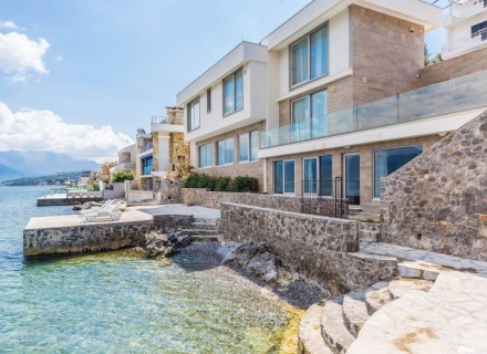 Satılık 240 m2 denizin ilk satırında, denize 3 metre, Tivat topluluğu, Krasici, Kotor Körfezi.