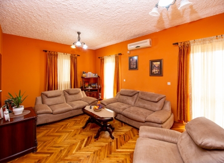 Schöne Villa mit Wohnungen in Buljarica, Hotelresidenzen zum Verkauf in Region Budva, Hotelzimmer zum Verkauf in Europa