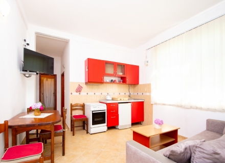Prekrasna vila sa apartmanima u Buljarici, nekretnine sa rentabilnim potencijalom u Crnoj Gori, nekretnine veliki rentabilni potencijal Region Budva