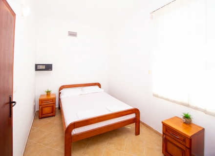 Prekrasna vila sa apartmanima u Buljarici, nekretnine sa rentabilnim potencijalom u Crnoj Gori, nekretnine veliki rentabilni potencijal Region Budva