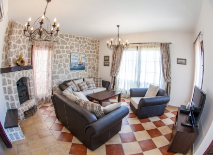 Luxurios Villa am Strand in Kotor Bay, Haus mit Meerblick zum Verkauf in Montenegro, Haus in Montenegro kaufen