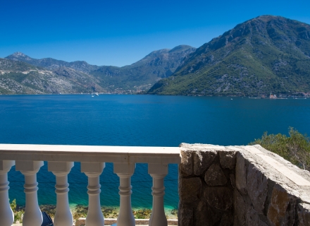 Luxurios Villa am Strand in Kotor Bay, Kotor-Bay Hausverkauf, Dobrota Haus kaufen, Haus in Montenegro kaufen