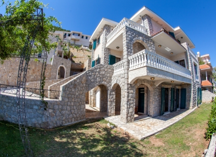 Kotor Körfezi'nde lüks lüks villa, Karadağ satılık ev, Karadağ satılık müstakil ev, Karadağ Ev Fiyatları