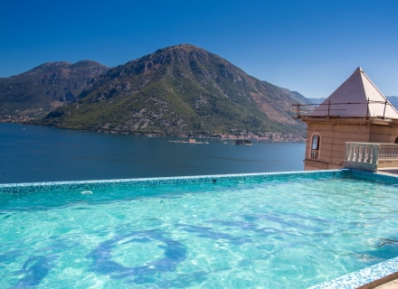 Luxurios Villa am Strand in Kotor Bay, Villa in Kotor-Bay kaufen, Villa in der Nähe des Meeres Dobrota