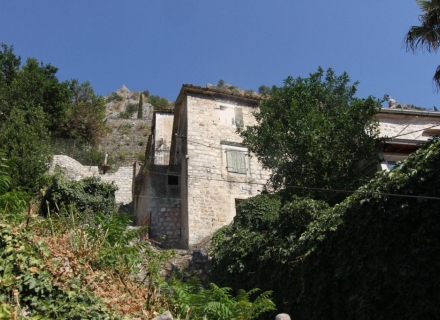 Eski Kotor kentinde tadilat için Taş Ev, Karadağ Villa Fiyatları Karadağ da satılık ev, Montenegro da satılık ev, Karadağ satılık villa