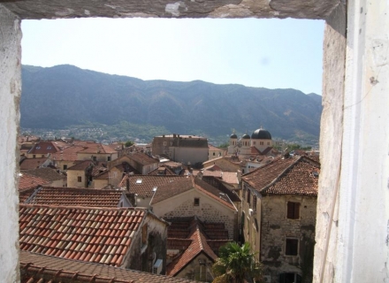 Eski Kotor kentinde tadilat için Taş Ev, Karadağ satılık ev, Karadağ satılık müstakil ev, Karadağ Ev Fiyatları