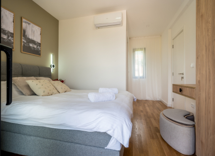 Moderna vila u Tivtu sa bazenom, Nekretnine Crna Gora, nekretnine u Crnoj Gori, Region Tivat prodaja kuća