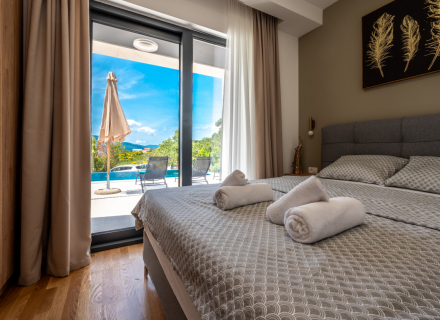Moderna vila u Tivtu sa bazenom, Region Tivat kupiti kuću, Bigova kuća prodaja
