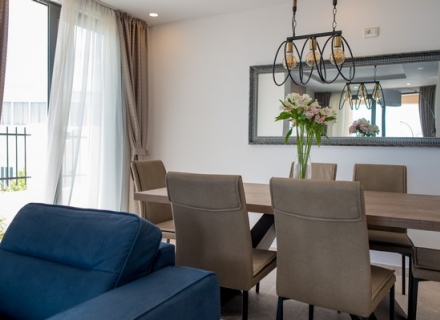 Becici'de Yeni Villa, Karadağ da satılık havuzlu villa, Karadağ da satılık deniz manzaralı villa, Becici satılık müstakil ev