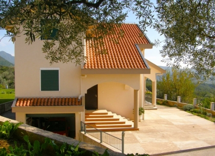 Geräumiges Haus mit schönem Garten in Kavach, Region Tivat Hausverkauf, Bigova Haus kaufen, Haus in Montenegro kaufen