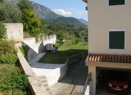 Geräumiges Haus mit schönem Garten in Kavach, Haus mit Meerblick zum Verkauf in Montenegro, Haus in Montenegro kaufen