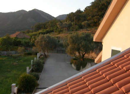 Geräumiges Haus mit schönem Garten in Kavach, Haus mit Meerblick zum Verkauf in Montenegro, Haus in Montenegro kaufen