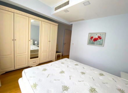Apartment mit drei Schlafzimmern in Rafailovici an der Frontlinie., Verkauf Wohnung in Becici, Haus in Montenegro kaufen
