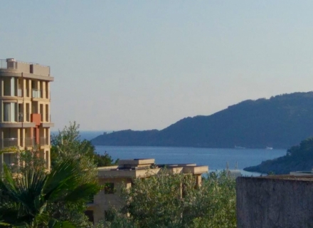 Slatka kuća u Bečićima sa pogledom na more, Region Budva kupiti kuću, Becici kuća prodaja