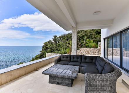 Exklusive Villen in 1 Meereslinie in Utjeha, Haus mit Meerblick zum Verkauf in Montenegro, Haus in Montenegro kaufen