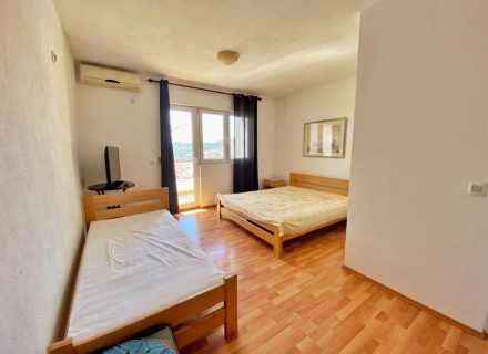 Kuća u Sutomoru je idealna za izdavanje apartmana kao mini hotel., Nekretnine Crna Gora, nekretnine u Crnoj Gori, Region Bar and Ulcinj prodaja kuća