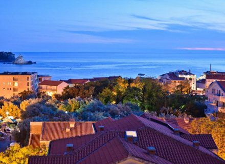 Luksusowy apartament w Petrovacu z panoramicznym widokiem na morze, apartament z widokiem na morze Na sprzedaż w Czarnogórze, kupić mieszkanie w Petrovac, dom w Region Budva kup