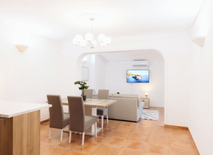 Zwei-Zimmer-Apartment in Sv. Stefan mit Meerblick, Verkauf Wohnung in Sveti Stefan, Haus in Montenegro kaufen