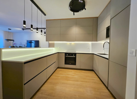 Apartament z trzema sypialniami w Budvie z widokiem na miasto, Czarnogóra nieruchomości, nieruchomości w Czarnogórze, mieszkania w Region Budva, apartamenty w Region Budva