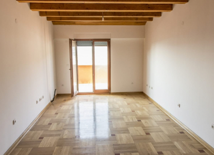 Četvorosoban stan u Budvi sa pogledom na more, stanovi u Crnoj Gori, stanovi sa visokim potencijalom zakupa u Crnoj Gori, apartmani u Crnoj Gori