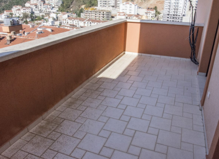 Četvorosoban stan u Budvi sa pogledom na more, Nekretnine u Crnoj Gori, prodaja nekretnina u Crnoj Gori, stanovi u Region Budva