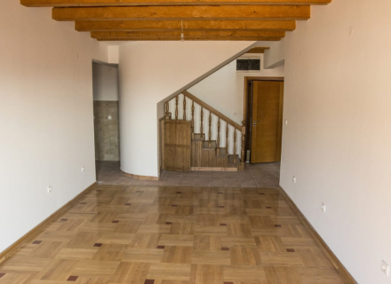 Četvorosoban stan u Budvi sa pogledom na more, prodaja stanova u Crnoj Gori, stanovi za izdavanje u Budva, prodaja stanova