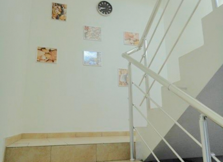 Vila sa apartmanima u Bečićima, Nekretnine Crna Gora, nekretnine u Crnoj Gori, Region Budva prodaja kuća